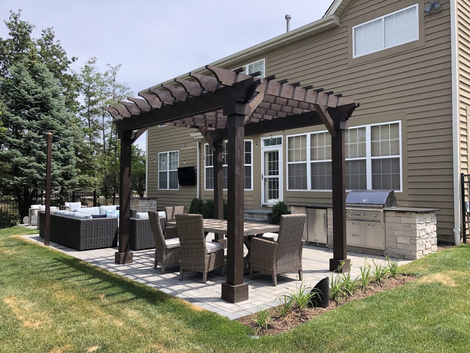 Outdoor Kitchen & Living Room - Northbrook, IL - Landscape Design Build ...